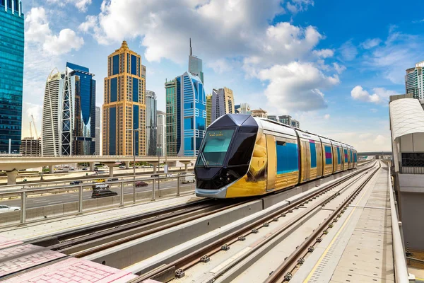 Nuovo Tram Moderno Dubai Emirati Arabi Uniti — Foto Stock