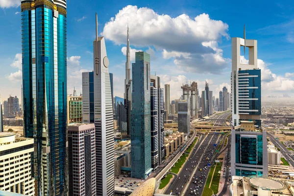 在一个夏日 阿拉伯联合酋长国迪拜市中心的鸟瞰图 — 图库照片