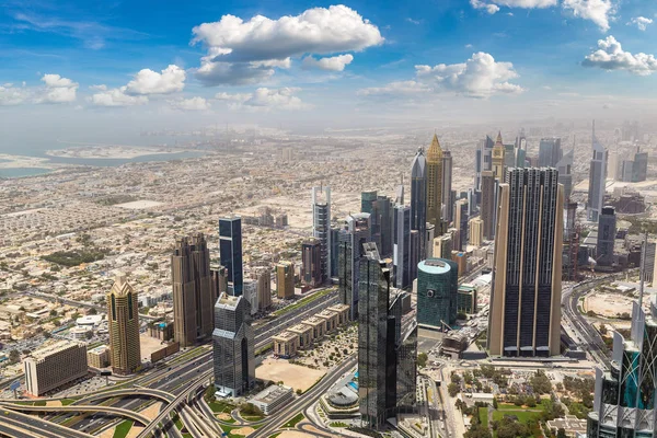 在一个夏日 阿拉伯联合酋长国迪拜市中心的鸟瞰图 — 图库照片