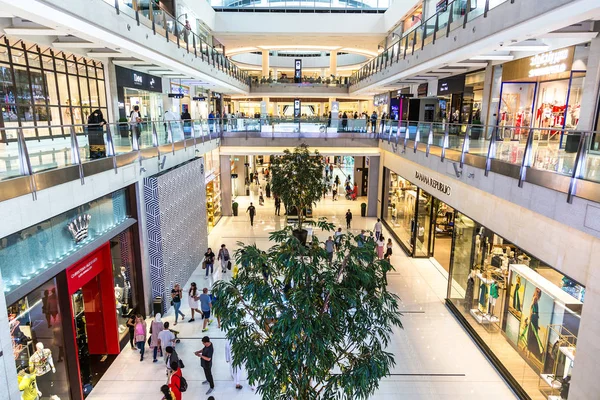 Dubai Uae June 2018 Shoppers Dubai Mall United Arab Emirates — Stock Photo, Image