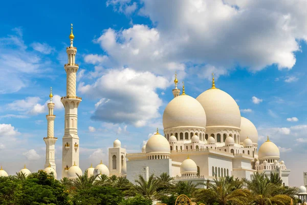 Mezquita Sheikh Zayed Abu Dhabi Día Verano Emiratos Árabes Unidos — Foto de Stock