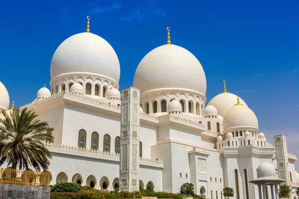 Mezquita Sheikh Zayed Abu Dhabi Día Verano Emiratos Árabes Unidos — Foto de Stock