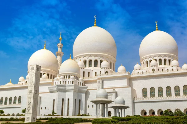 Mezquita Sheikh Zayed Abu Dhabi Día Verano Emiratos Árabes Unidos — Foto de Stock