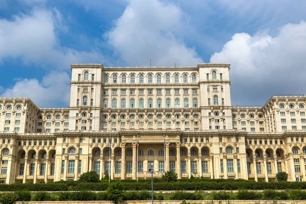 Parlamento Bucarest Rumania Hermoso Día Verano — Foto de Stock