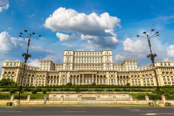 Parlamento Bucarest Rumania Hermoso Día Verano —  Fotos de Stock