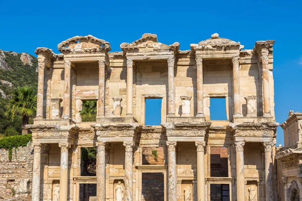 Ruiny Biblioteki Celsjusza Starożytnym Mieście Efez Turcja Piękny Letni Dzień — Zdjęcie stockowe