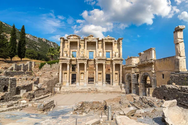 Türkiye Nin Efes Kentindeki Celsius Kütüphanesi Harabeleri Güzel Bir Yaz — Stok fotoğraf