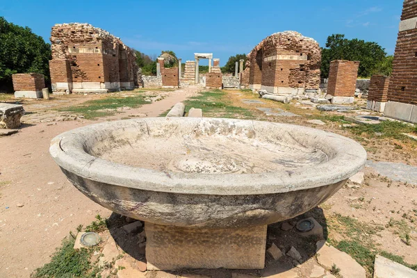 Antik kentin Efes, bir güzel yaz günü Türkiye'de antik Yunan şehir kalıntıları