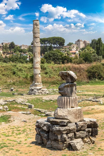 Ruïnes Van Tempel Van Artemis Efeze Een Mooie Zomerdag — Stockfoto