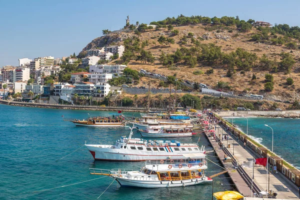 Nave Kusadasi Turquía Hermoso Día Verano —  Fotos de Stock