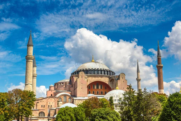 Ayasofya'nın İstanbul ' da bir güzel yaz günü içinde