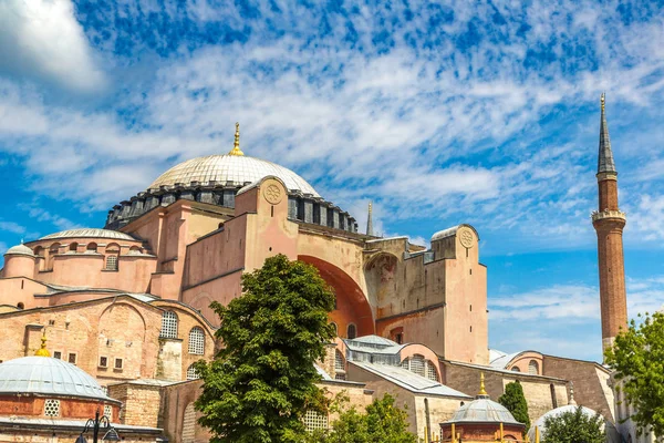 美しい夏の日 トルコのイスタンブールのアヤソフィア — ストック写真