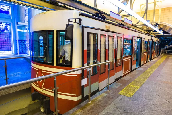 Historiska Tünel Bergbanan Tåg Istanbul Sommardag — Stockfoto