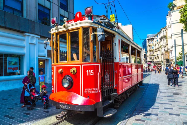 Istanbul Turkije Mei Retro Tram Taksim Istiklal Straat Istanboel Turkije — Stockfoto