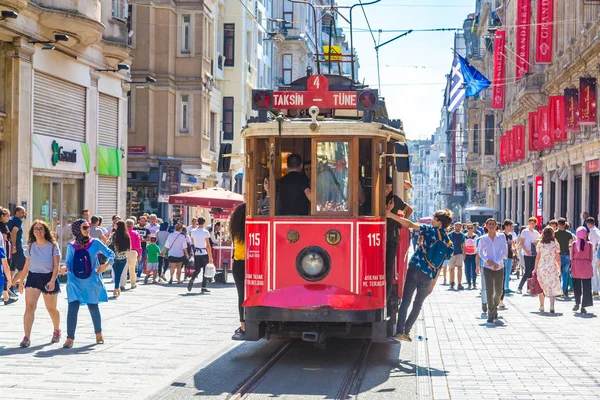 Istanbul Turkiet Maj Retro Spårvagn Taksim Istiklal Street Istanbul Sommardag — Stockfoto