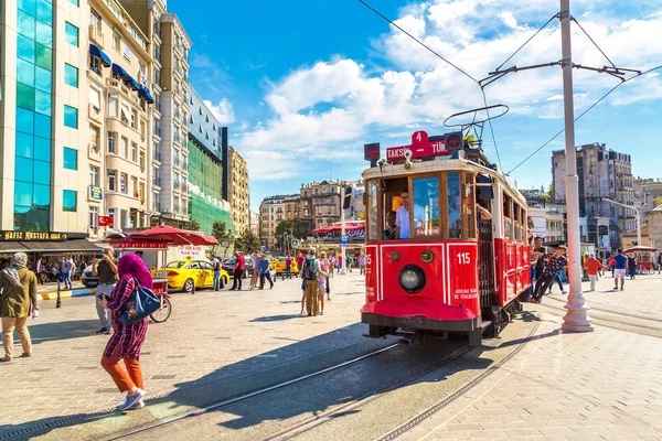 Istanbul Turquía Mayo Tranvía Retro Calle Taksim Istiklal Estambul Turquía —  Fotos de Stock