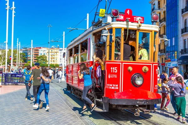 Istanbul Türkei Mai Retro Straßenbahn Auf Der Taksim Istiklal Straße — Stockfoto