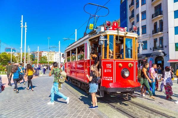 Стамбул Туркей Мая Летний Трамвай Улице Таксим Истикляль Стамбуле Турция — стоковое фото