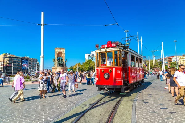 Istanbul Turchia Maggio Tram Retro Taksim Istiklal Street Istanbul Turchia — Foto Stock