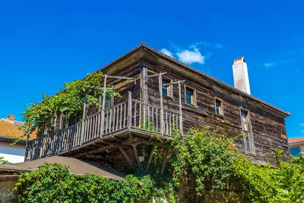 Nessebar, Bulgaristan - 22 Haziran 2018: Nessebar, Bulgaristan bir güzel yaz günü eski bina