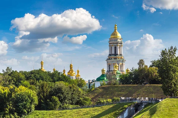 여름날에 키예프 페체르시크 Lavra 정교회 수도원 — 스톡 사진