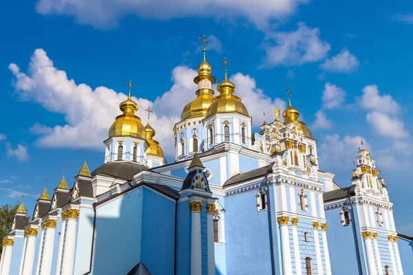 Saint Michael Ortodoks Manastırı Kiev, Ukrayna güzel yaz gün