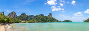 Ao Phra Nang Beach, Krabi, Tayland bir yaz günü Panoraması