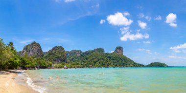 Ao Phra Nang Beach, Krabi, Tayland bir yaz günü Panoraması