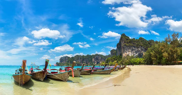 Панорама Традиційних Довгий Хвіст Човни Пляж Рейлей Krabi Таїланд Літній — стокове фото