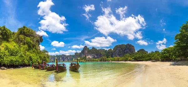 Panorama Tradycyjną Długą Łodzią Railay Beach Krabi Tajlandia Letnie Dni — Zdjęcie stockowe