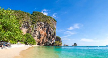 Ao Phra Nang Beach, Krabi, Tayland bir yaz günü Panoraması