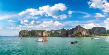 Ao Nang beach, Krabi, Tayland bir yaz günü Panoraması