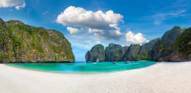 Bir yaz günü Tayland Koh Phi Phi Leh adada Maya Körfezi Panoraması