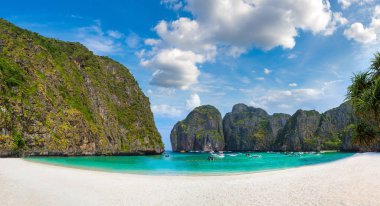 Bir yaz günü Tayland Koh Phi Phi Leh adada Maya Körfezi Panoraması