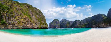 Bir yaz günü Tayland Koh Phi Phi Leh adada Maya Körfezi Panoraması