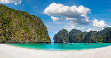 Bir yaz günü Tayland Koh Phi Phi Leh adada Maya Körfezi Panoraması