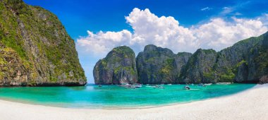 Bir yaz günü Tayland Koh Phi Phi Leh adada Maya Körfezi Panoraması