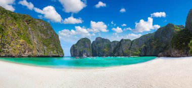 Bir yaz günü Tayland Koh Phi Phi Leh adada Maya Körfezi Panoraması