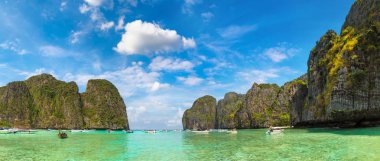 Bir yaz günü Tayland Koh Phi Phi Leh adada Maya Körfezi Panoraması