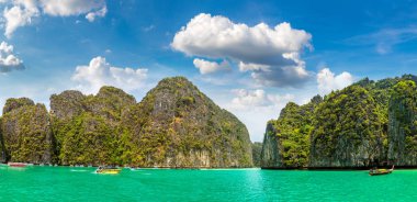 Bir yaz günü Tayland Koh Phi Phi Leh adada Maya Körfezi Panoraması