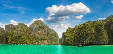 Bir yaz günü Tayland Koh Phi Phi Leh adada Maya Körfezi Panoraması