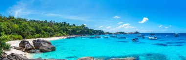 Tropikal Panoraması manzara Similan Adaları, bir yaz günü Tayland