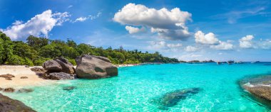 Tropikal Panoraması manzara Similan Adaları, bir yaz günü Tayland