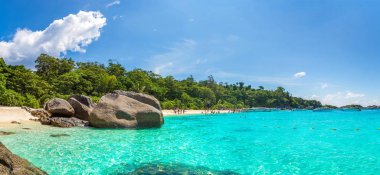Tropikal Panoraması manzara Similan Adaları, bir yaz günü Tayland