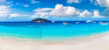 Tropikal Panoraması manzara Similan Adaları, bir yaz günü Tayland