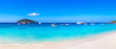 Tropikal Panoraması manzara Similan Adaları, bir yaz günü Tayland