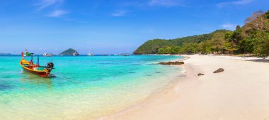 Geleneksel long tail tekne üzerinde (o Ko) Coral Island Phuket Island, Tayland bir yaz günü yakınındaki Panoraması