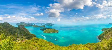 Bir yaz günü içinde Mu Ko Ang Thong Milli Parkı, Tayland Panorama