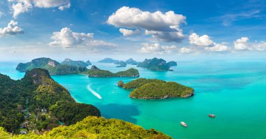 Bir yaz günü içinde Mu Ko Ang Thong Milli Parkı, Tayland Panorama