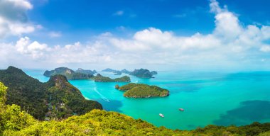 Bir yaz günü içinde Mu Ko Ang Thong Milli Parkı, Tayland Panorama